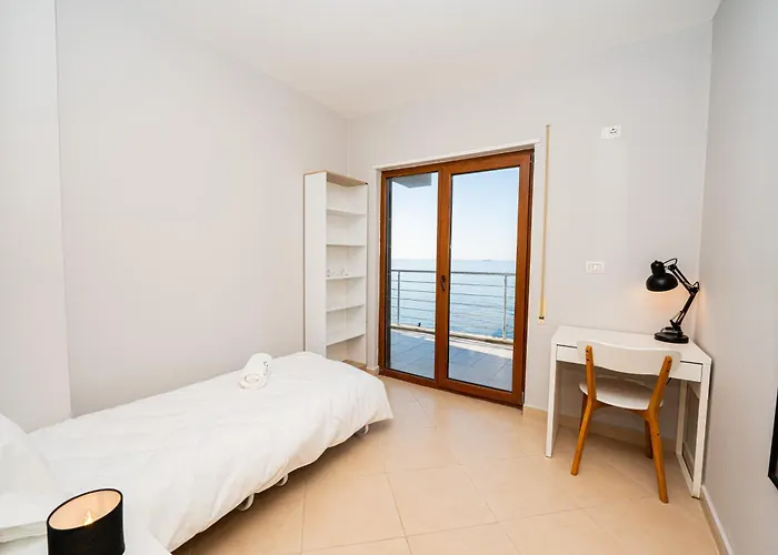 Апартаменты The Blue Nest - 4br, Marine & Nature Magic View *