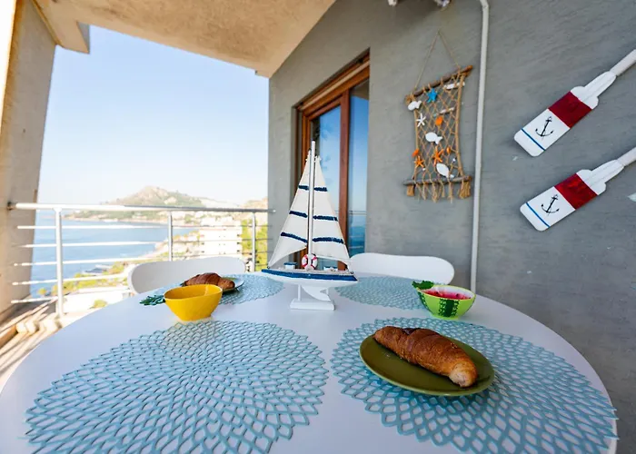 The Blue Nest - 4br, Marine & Nature Magic View Апартаменты Дуррес
